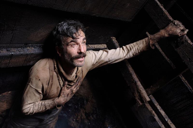 图片可能包含 Daniel DayLewis 成人人物工人脸部头部摄影和肖像