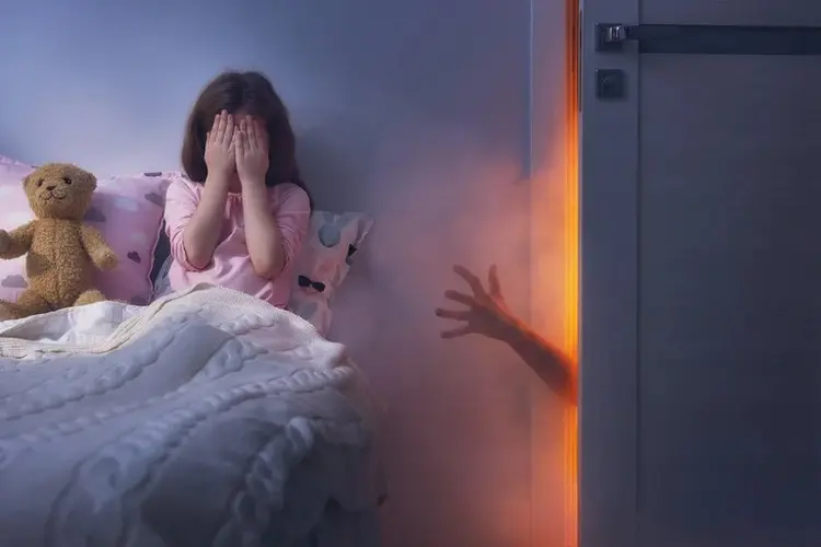 อาการผวากลางคืนและฝันร้าย: ความแตกต่างและวิธีรับมือ