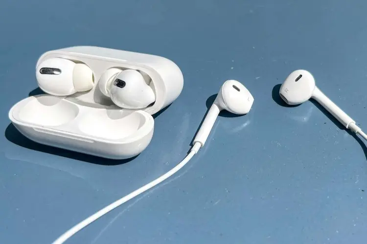 ยี่ห้อหูฟังที่แนะนำสำหรับโทรศัพท์ iPhone ซีรีส์ 16