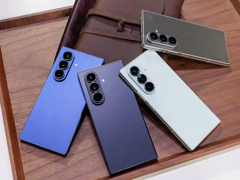 Samsung Galaxy Z Fold 7 smartphones in blue, jet black, mint, and silver colors showing their triple camera design.