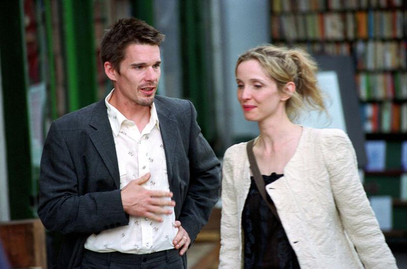 图片可能包含 Julie Delpy Ethan Hawke 书籍出版物成人人物服装外套夹克和对话