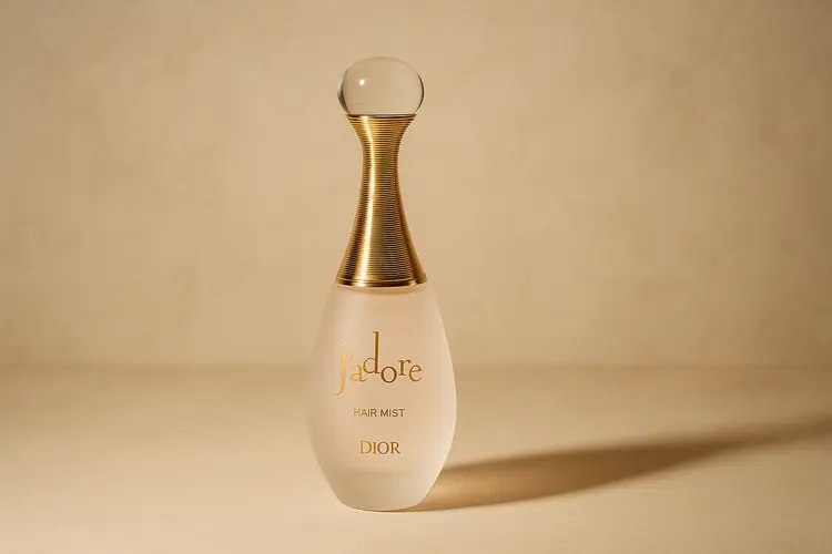 รีวิว Dior J'adore Hair Mist: สเปรย์ฉีดผม ให้ผมหอม ติดทนนาน เหมาะกับคนไม่ชอบใส่น้ำหอมไหม?